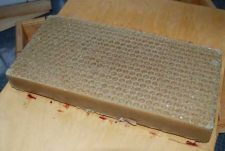 Медовое мыло с вощиной