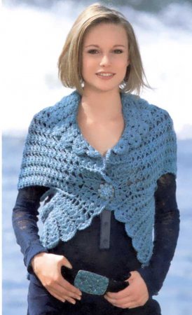 Синее ажурное болеро с кружевным узором