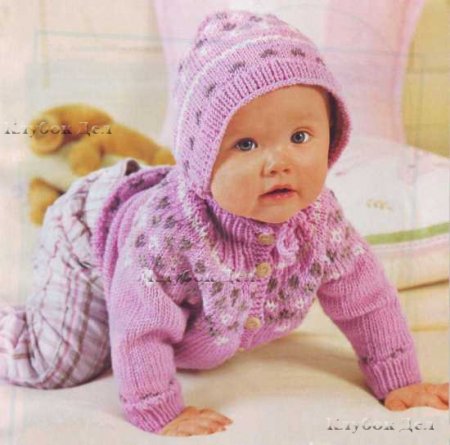 Розовый жакет, шапочка и носочки