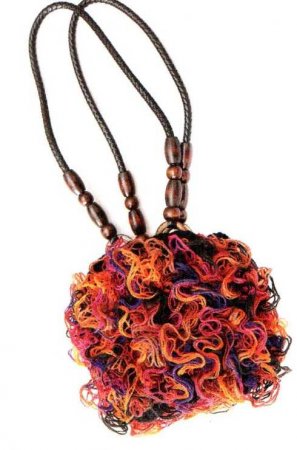 Платье с оборкой и сумочка