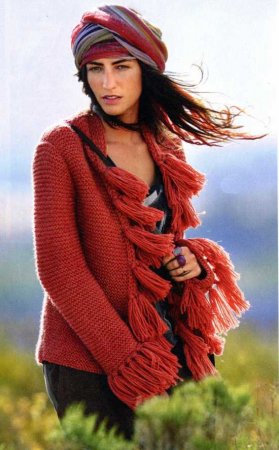 Кофта с бахрамой