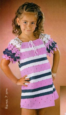 Платье с рукавами из цветов