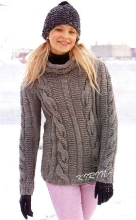 Коричнево-серый пуловер с косами