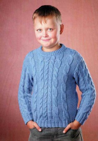 Синий пуловер с косами