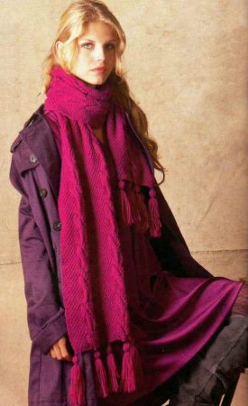 Шарф жгутами с кистями