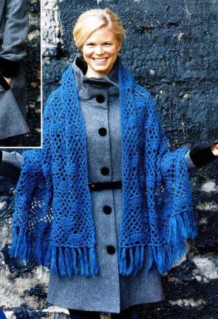 Ажурный палантин синего цвета