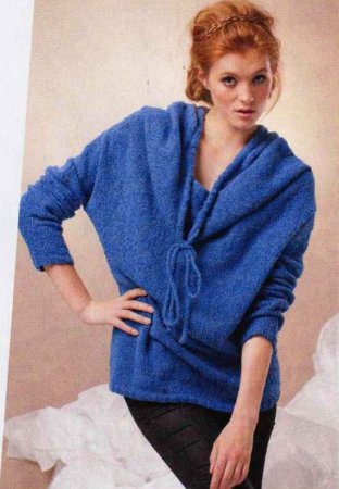 Синий пуловер с капюшоном