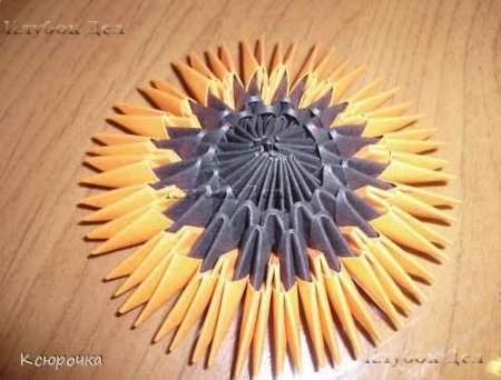 Модульное оригами "Подсолнухи в вазе"