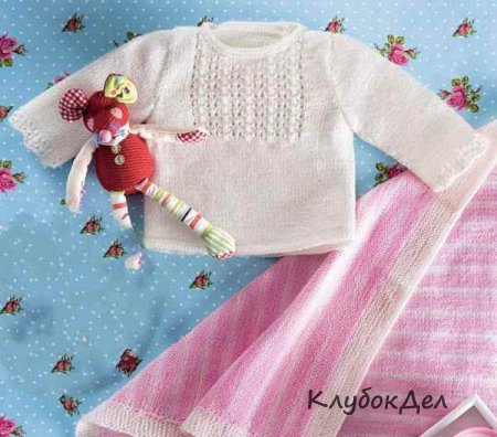 Белый детский пуловер с ажурными узорами