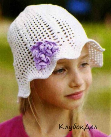 Белая панамка с цветком