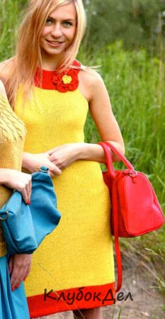 Платье с цветком