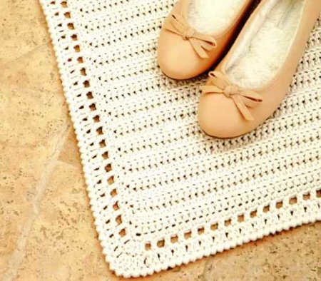 Вязаный крючком коврик для ванной