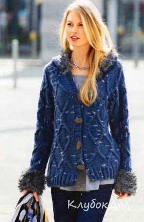 Синий жакет с капюшоном