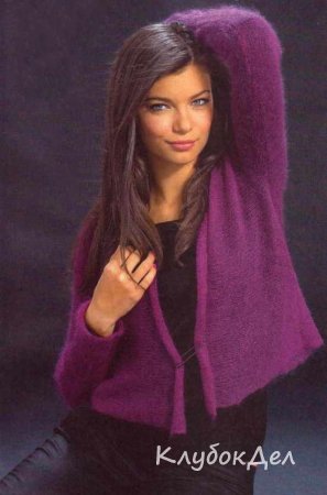 Короткий жакет из мохера с декоративной застёжкой