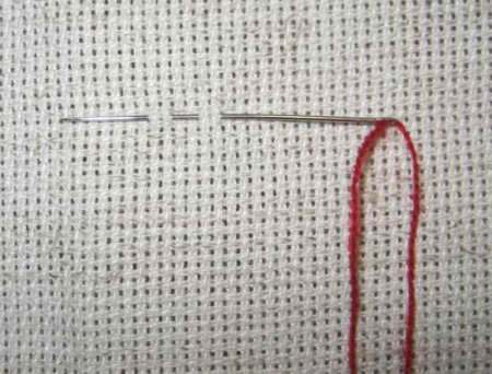 Вышивка крестом: шов «вперёд иголку»