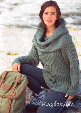 Пуловер с объёмным воротником