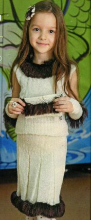 Белый комплект с пушистой отделкой