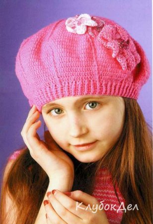 Берет с крупными цветами