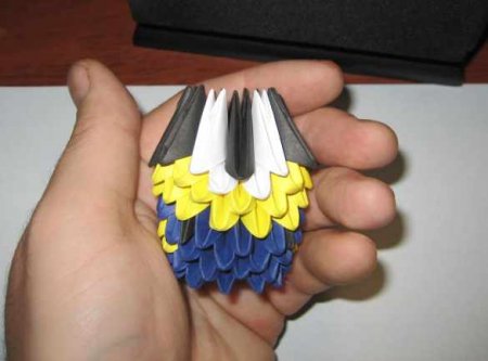 «Миньон» из модулей оригами