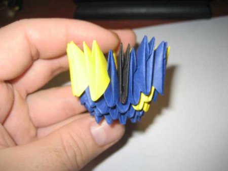 «Миньон» из модулей оригами