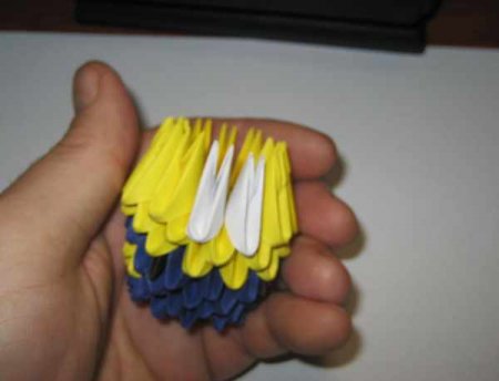 «Миньон» из модулей оригами