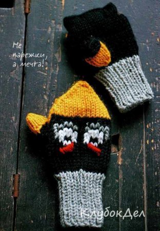 Детские варежки спицами с вышивкой Angry Birds