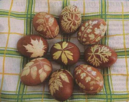Украшаем яйца на Пасху