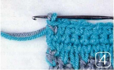 Мастер-класс «Двухцветным узор с вытянутыми петлями»