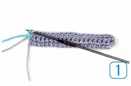 Мастер-класс «Двухцветным узор с вытянутыми петлями»