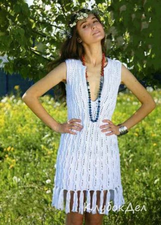 Белое платье с бахромой