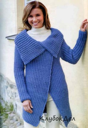 Голубой удлиненный жакет спицами