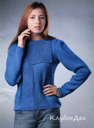 Пуловер женский василькового цвета