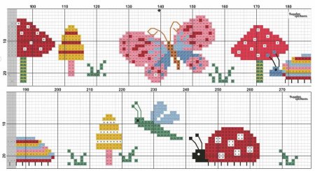 Вышитый крестом халат для малыша