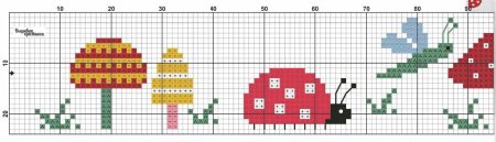 Вышитый крестом халат для малыша