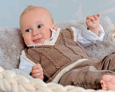 Жилет с «косами» и белыми планками для новорожденных