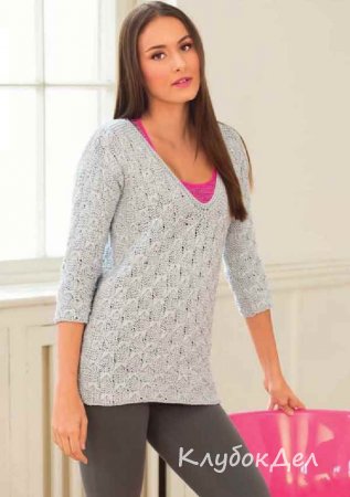 Светло-серый пуловер спицами