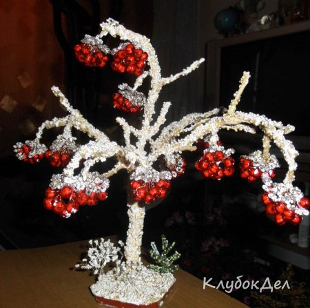 Рябина под снегом из бисера