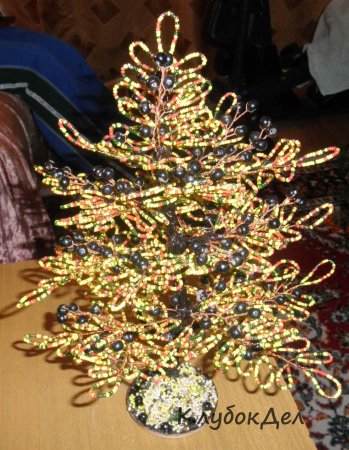 Черноплодная рябина из бисера