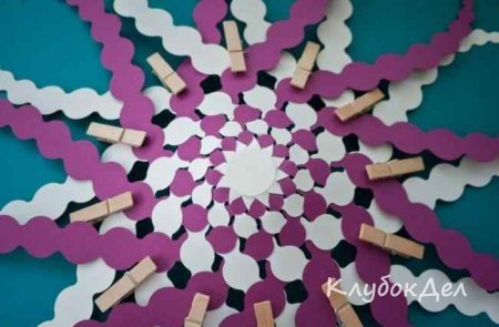 вплетайте одну полоску в другую