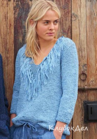 Пуловер с V-образным вырезом связанный спицами