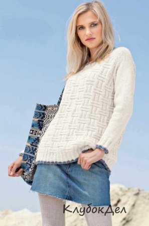 Пуловер с рельефным узором связанный спицами
